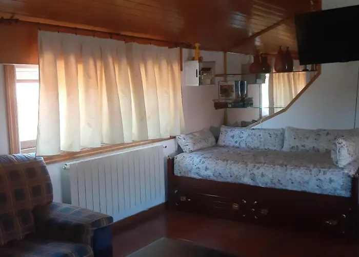 Atico En Ciudad アパート ポンテベドラ